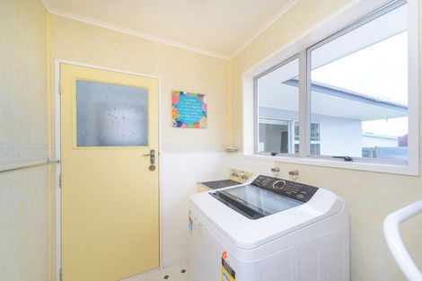 Photo of property in 11 Raglan Avenue, Cloverlea, Palmerston North, 4412