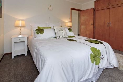 Photo of property in 8 Kelwyn Road, Kelston, Auckland, 0602