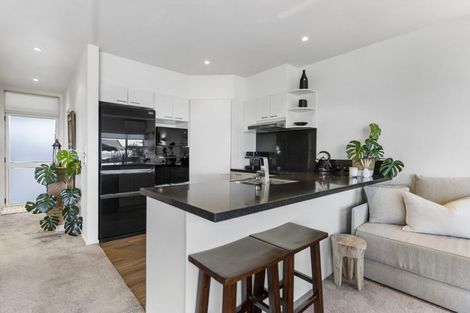 Photo of property in 5c The Esplanade, Eastern Beach, Auckland, 2012