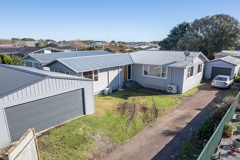 Photo of property in 15 Bayly Street, Waitara, 4320