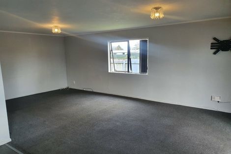 Photo of property in 2/31 Sutton Crescent, Papakura, 2110