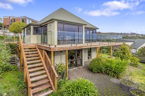 Photo of property in 20 Inverness Lane, Redcliffs, Christchurch, 8081