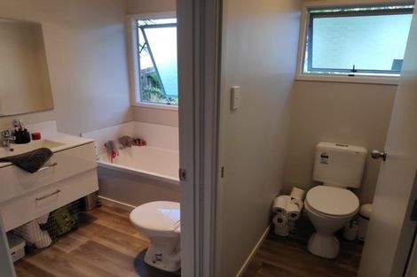 Photo of property in 8 Elizabeth Drive, West Harbour, Auckland, 0618