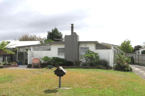 Photo of property in 4 Blythe Place, Glendene, Auckland, 0602