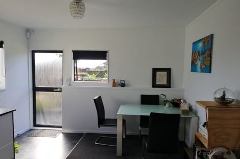 Photo of property in 70 Dalwhinnie Parade, Highland Park, Auckland, 2010