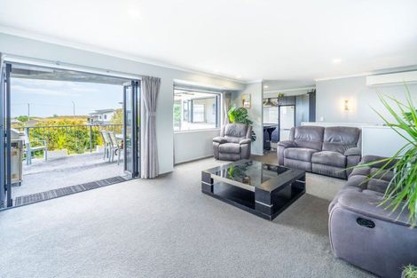 Photo of property in 19 Simpson Road, Papamoa Beach, Papamoa, 3118