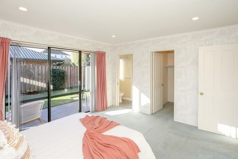 Photo of property in 11 Villa Grove, Ilam, Christchurch, 8041