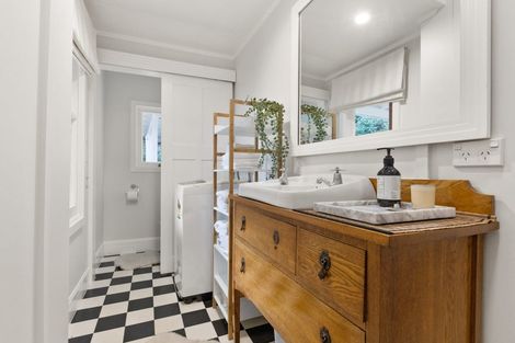 Photo of property in 95 Milton Road, Bluff Hill, Napier, 4110