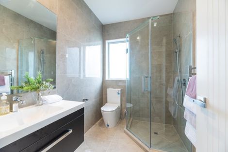 Photo of property in 17 Boocock Crescent, Orewa, 0931