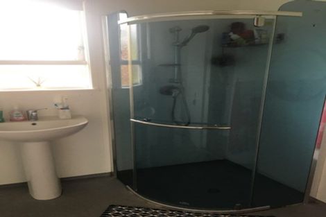 Photo of property in 71 Barrys Road, Glendene, Auckland, 0602