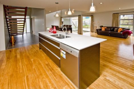 Photo of property in 3 Harrowglen Drive, Northcross, Auckland, 0632