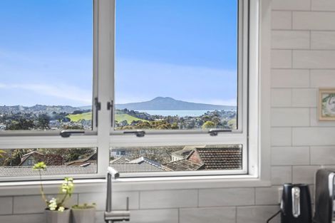 Photo of property in 73 Bradbury Road, Botany Downs, Auckland, 2010