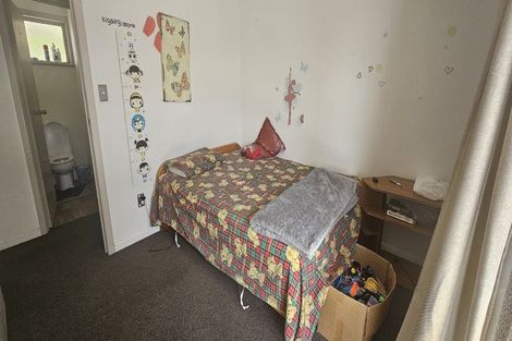 Photo of property in 557 Glenfield Road, Glenfield, Auckland, 0629