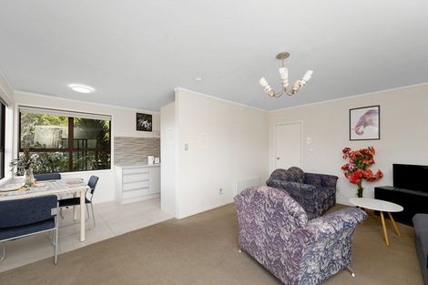 Photo of property in 35 Nile Road, Kelston, Auckland, 0602