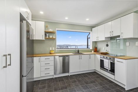 Photo of property in 13 Tanera Crescent, Brooklyn, Wellington, 6021