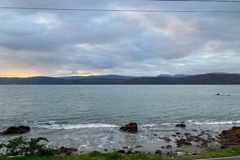 Photo of property in 129 Marine Parade, Seatoun, Wellington, 6022