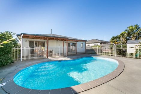 Photo of property in 20 Heynes Place, Clive, 4102