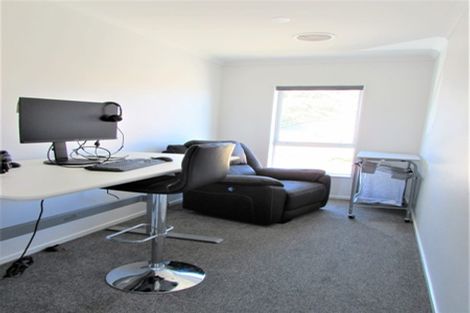 Photo of property in 33 Havana Rise, Grenada Village, Wellington, 6037