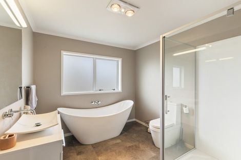 Photo of property in 5 Keene Drive, Bell Block, New Plymouth, 4312