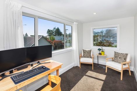 Photo of property in 3 Strowan Road, Strowan, Christchurch, 8052