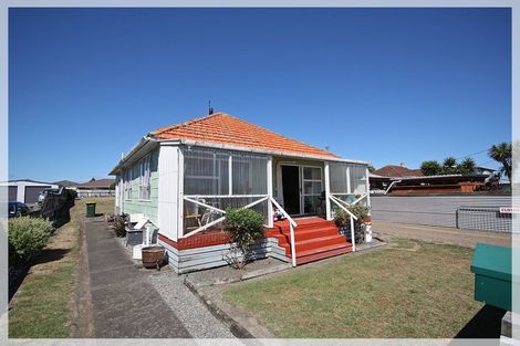 Photo of property in 40 Cook Street, Foxton, 4814