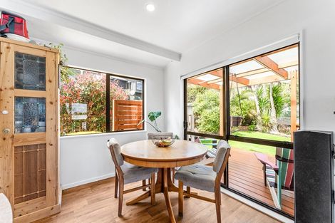 Photo of property in 30b Gledstane Road, Stanmore Bay, Whangaparaoa, 0932