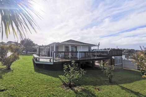 Photo of property in 41 Athena Drive, Totara Vale, Auckland, 0629