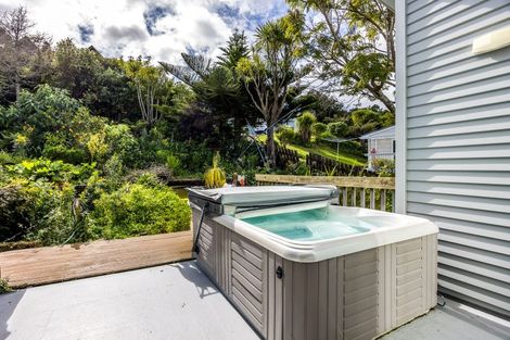 Photo of property in 18 Zita Avenue, Matakatia, Whangaparaoa, 0930