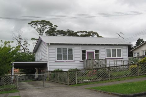 Photo of property in 4b Waiari Road, Conifer Grove, Takanini, 2112