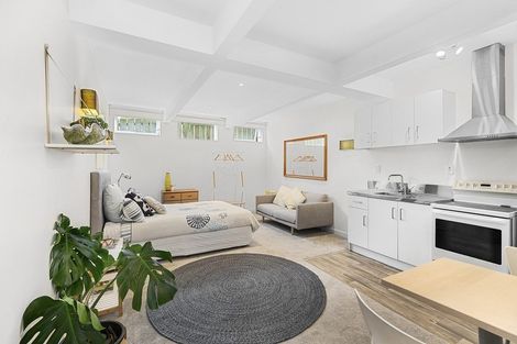 Photo of property in 282 Queens Drive, Lyall Bay, Wellington, 6022