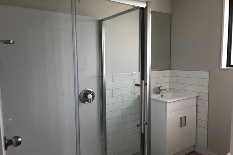 Photo of property in 2/77 Redcrest Avenue, Red Hill, Papakura, 2110