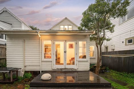 Photo of property in 51 Brougham Street, Mount Victoria, Wellington, 6011