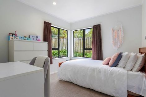 Photo of property in 6 Thalia Place, Totara Vale, Auckland, 0629