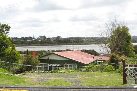 Photo of property in 6 The Terrace, Herald Island, Auckland, 0618