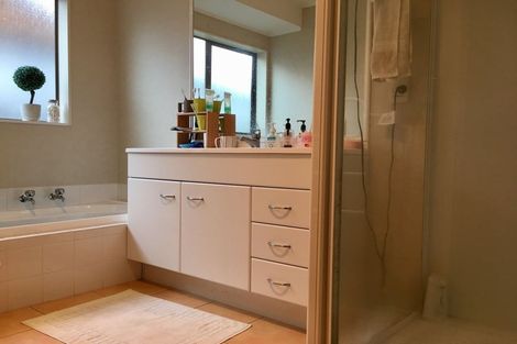 Photo of property in 10 Craigavon Drive, East Tamaki, Auckland, 2013