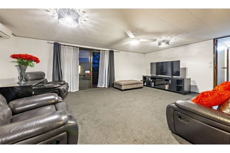 Photo of property in 18 Horlicks Place, Randwick Park, Auckland, 2105