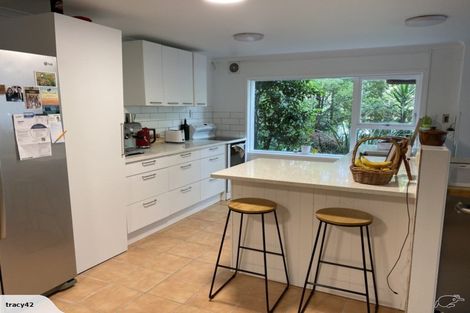 Photo of property in 53a Onedin Place, Titirangi, Auckland, 0604