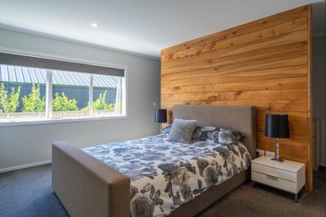 Photo of property in 4 Mahia Lane, Waikanae, 5036