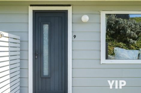 Photo of property in 9 Chetwode Grove, Newlands, Wellington, 6037