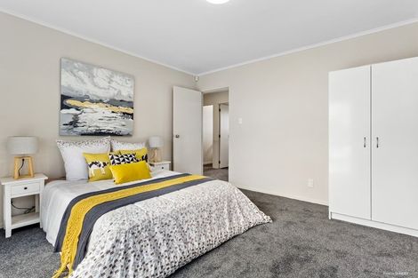 Photo of property in 28 Cedar Heights Avenue, Massey, Auckland, 0614