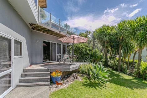 Photo of property in 112 Oratia Place, Onemana, Whangamata, 3691