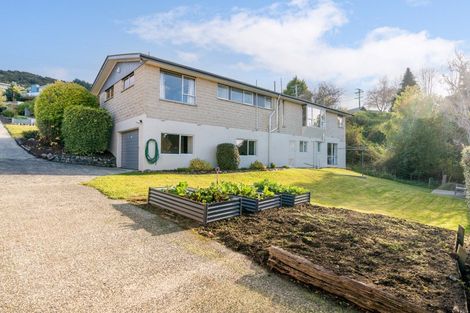 Photo of property in 18 Honeystone Street, Helensburgh, Dunedin, 9010