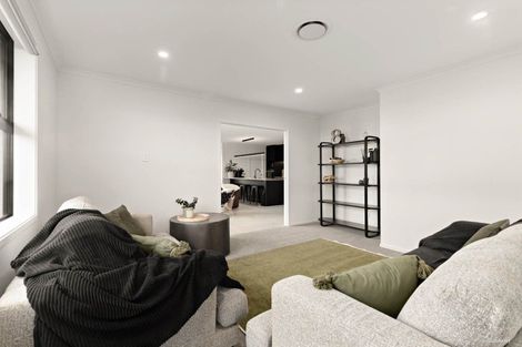 Photo of property in 8 Omahuru Road, Glenbrook, 2681