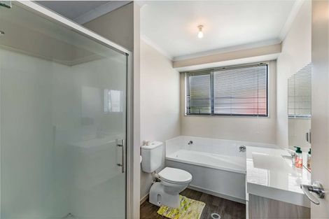 Photo of property in 169l Colwill Road, Massey, Auckland, 0614