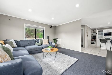 Photo of property in 3 Streets Way, Timberlea, Upper Hutt, 5018