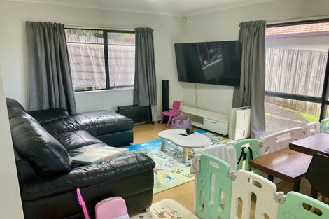 Photo of property in 3 Greenleaf Way, Northcross, Auckland, 0630