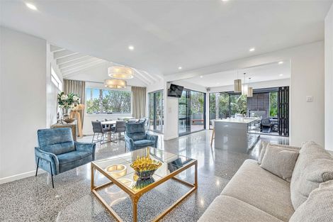 Photo of property in 8 Mansion Court, West Harbour, Auckland, 0618