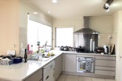 Photo of property in 2/66 Buscomb Avenue, Henderson, Auckland, 0610