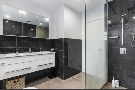 Photo of property in 16 Toatoa Place, Mangere Bridge, Auckland, 2022