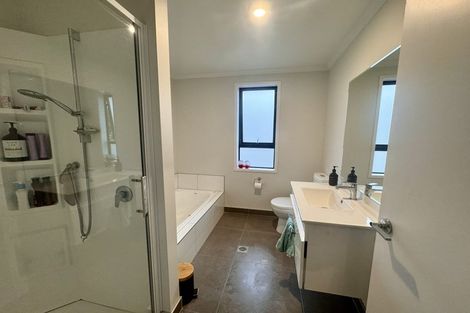 Photo of property in 17 Discovery Place, Marfell, New Plymouth, 4310